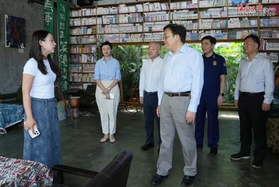 馮飛調(diào)研“五一”假期旅游市場及安全生產(chǎn)工作并慰問一線勞動(dòng)者